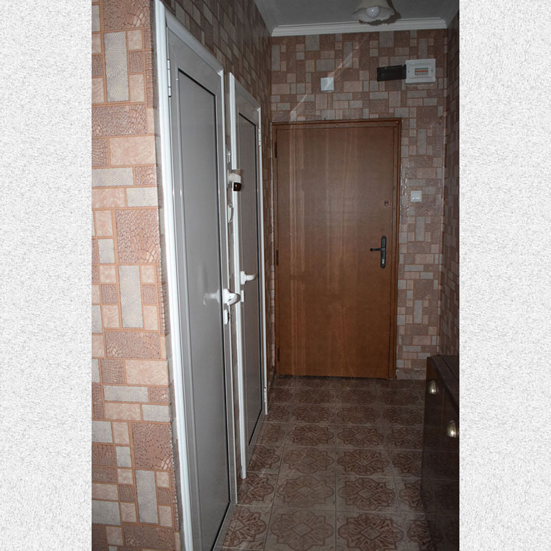 Сorridor with 3 doors -Entrance, Bathroom, WC